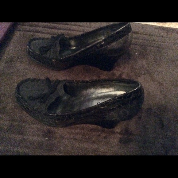 Shoes - Picture 4 of 5